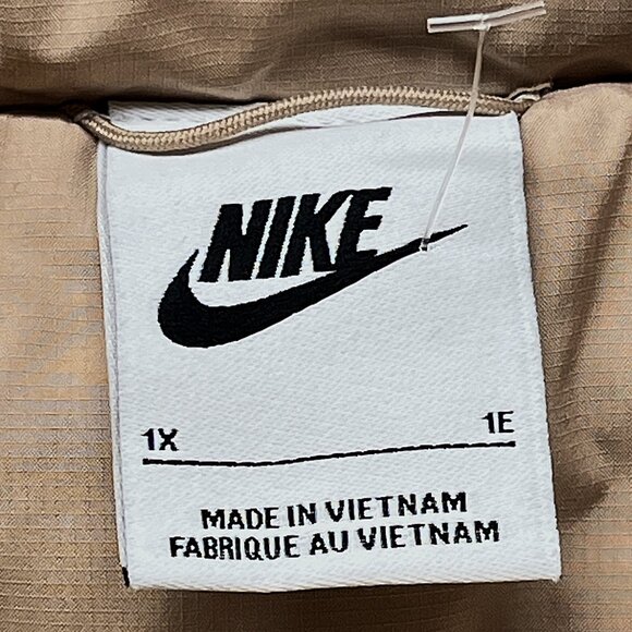 Nike Women 1X Sportswear Essential FB3201-200 Hooded Insulated Coat Jacket - Picture 9 of 16